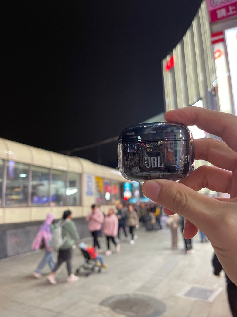 滿滿的科技感-JBL TUNE BEAM GHOST