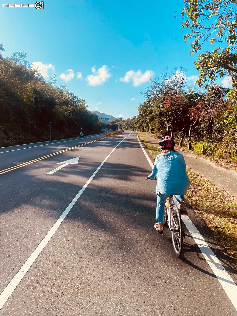 【小惡魔金龍踏春】單車騎恆春：寶安宮，山海路，山男咖啡，巧遇環島中的獨角獸號。