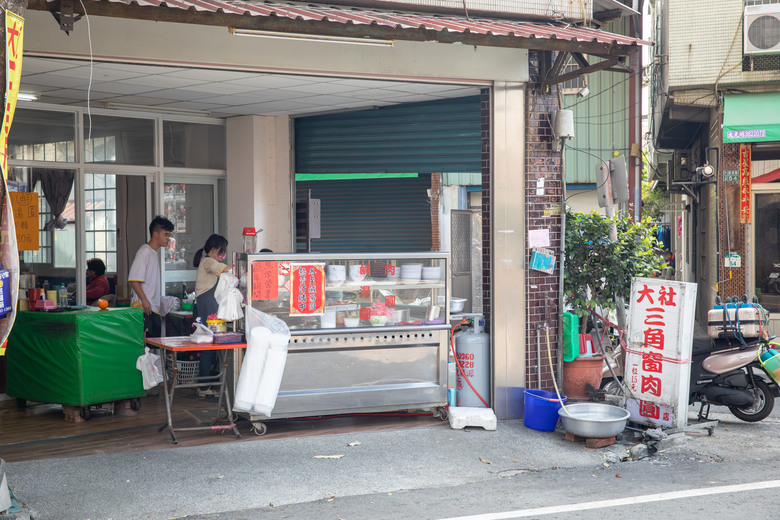 【小惡魔金龍踏春】道地古早美食 + 健行高雄觀音山步道