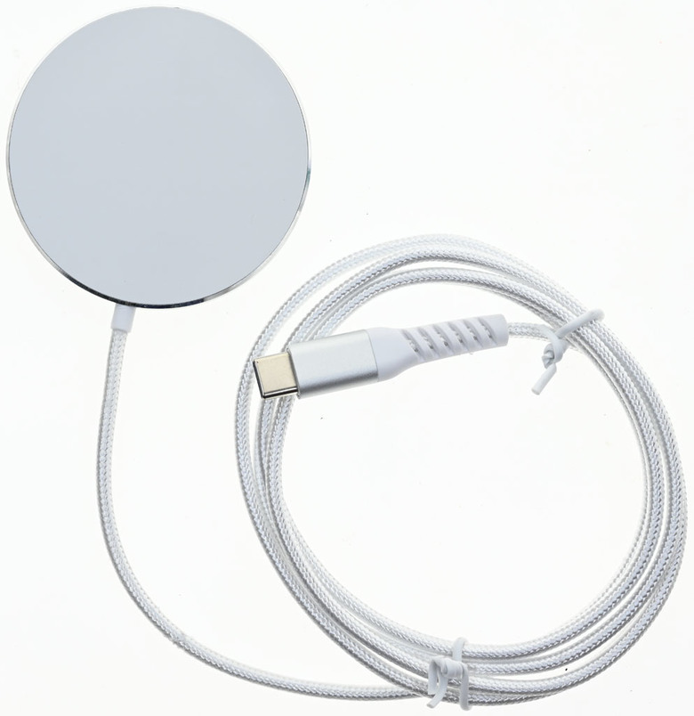 點我看大圖 Avier VeeMag 15W 磁吸無線充電盤開箱