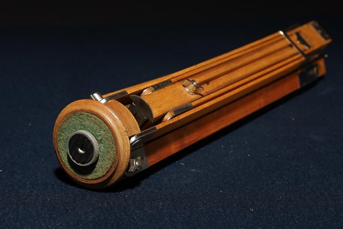 Zeiss ikon 古老木製三腳架.[已更正].