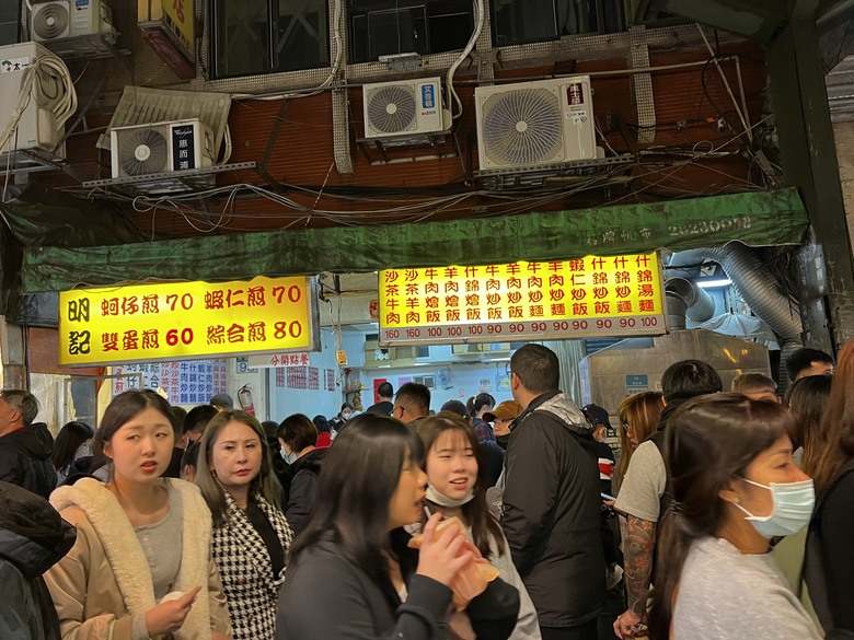 【小惡魔金龍踏春】 劍潭踏青賞圓山飯店之美，士林夜市的夜晚探險