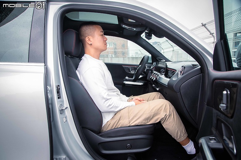 Mercedes-Benz 小改款 GLB 200 試駕｜科技、動力再優化，空間機能仍表現強勢！