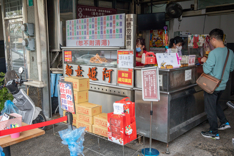 點我看大圖 【小惡魔金龍踏春】新營鐵道文化園區|鹽水永成戲院、八角樓、月津港燈節