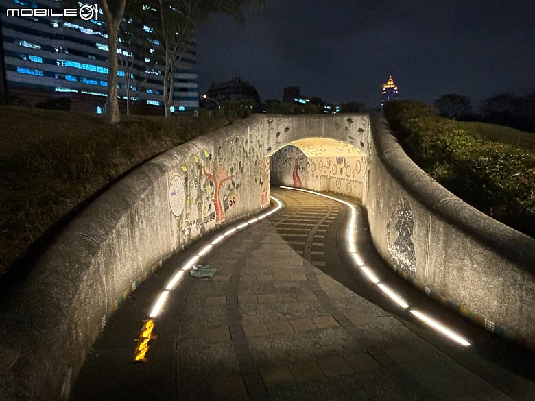 點我看大圖 【小惡魔金龍踏春】城市漫步健行:華山文創園區與三創一日遊