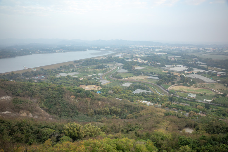 點我看大圖 【小惡魔金龍踏春】高雄小崗山健行步道、崗山之眼天空廊道
