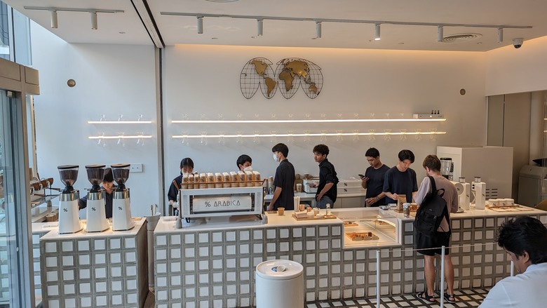 泰國出差兩周見聞- Part III 曼谷World Trade Center / 參拜四面佛 / 曼谷街頭閒晃 / 台人最愛逛的Big C / % Arabica coffee初體驗
