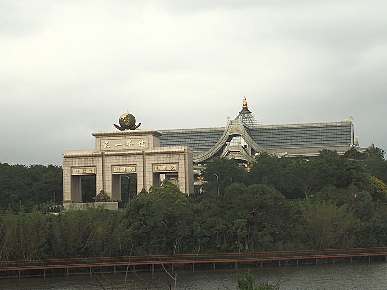 峨眉湖步道、細茅埔吊橋、富興老街、大自然文化世界、世界幸福咖啡總店-快樂咖啡坊，外掛關西一銀麵 — 浪漫臺三線之新竹峨眉湖半日行旅