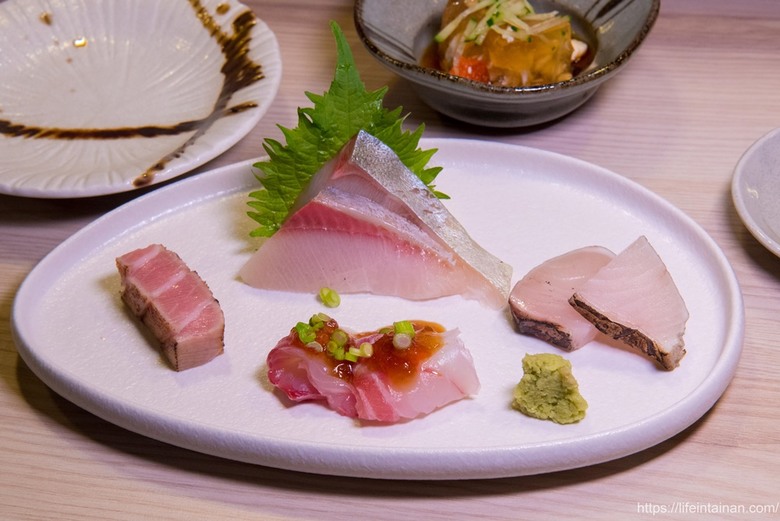 【臺南美食】台南預約制無菜單料理，坐在板前看料理長現場製作割烹料理，提供板前座位及包廂空間~鮨本味 - 南人幫
