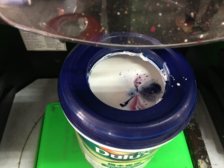 舊鐵門粉刷