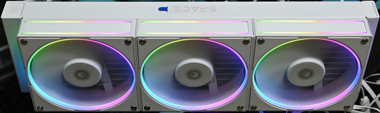 點我看大圖 ID-COOLING SL360 WHITE一體式水冷散熱器開箱