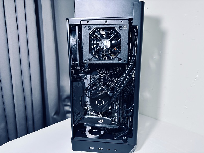 「立式高塔 itx 主機，賽博煙囪！」Cooler Master Ncore 100 Max 開箱分享～