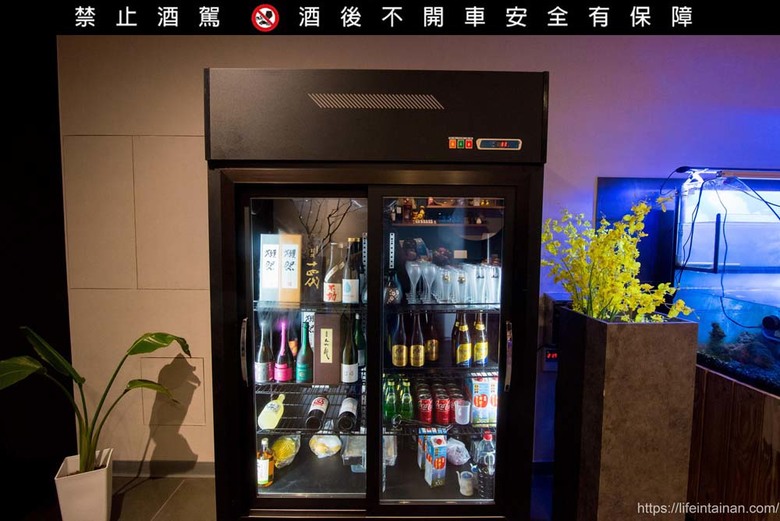 【臺南美食】台南預約制無菜單料理，坐在板前看料理長現場製作割烹料理，提供板前座位及包廂空間~鮨本味 - 南人幫