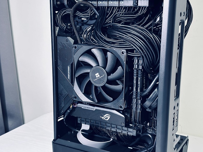 「立式高塔 itx 主機，賽博煙囪！」Cooler Master Ncore 100 Max 開箱分享～