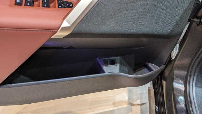 本來是來看Volvo的, 卻被BMW的純電系列靓車給吸引了~