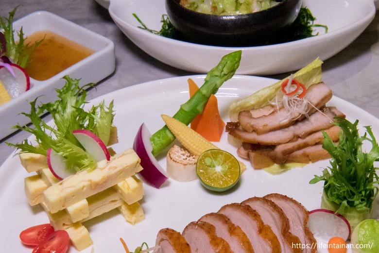 【臺南美食】清明期間限定4~6人份潤餅套餐(需預約),把烤鴨、烏魚子、海陸食材包進去,精緻型潤餅,還有平日外帶限定的外帶小鴨~玥圓坊潤餅三重奏 - 南人幫