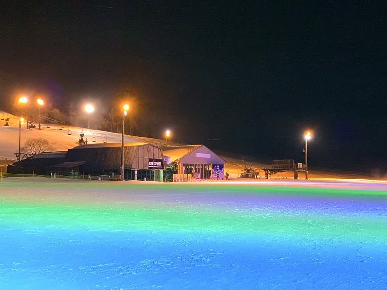 點我看大圖 <日本>2023全家人解封日本行~星野磐梯山滑雪 夜晚比白天更美
