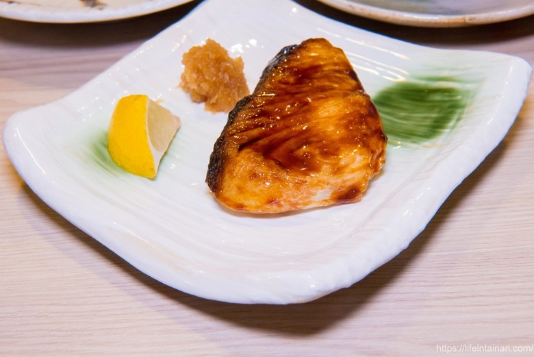 【臺南美食】台南預約制無菜單料理，坐在板前看料理長現場製作割烹料理，提供板前座位及包廂空間~鮨本味 - 南人幫