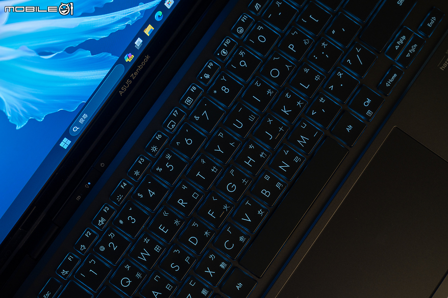 ASUS Zenbook DUO (2024) UX8406 測試報告｜保有最佳行動效能與續航的雙螢幕筆電