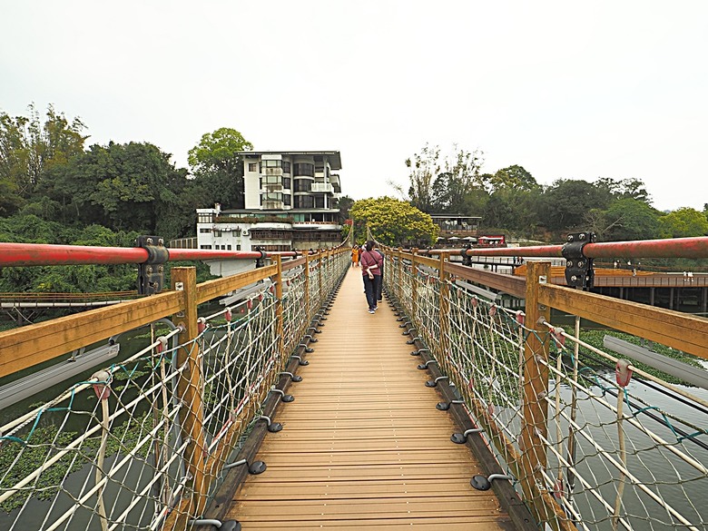 峨眉湖步道、細茅埔吊橋、富興老街、大自然文化世界、世界幸福咖啡總店-快樂咖啡坊,外掛關西一銀麵 — 浪漫臺三線之新竹峨眉湖半日行旅