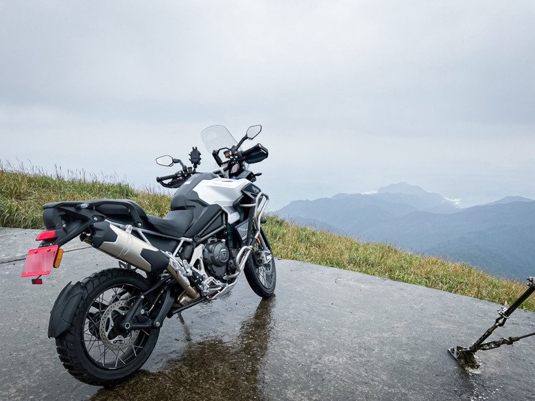 Triumph Tiger 1200 Rally Explorer寒流直上草山雷達站