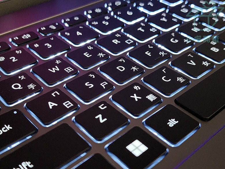【小宅開箱】Acer 宏碁 Acer Swift Go 16 SFG16-72 性能、視訊、續航樣樣都給你