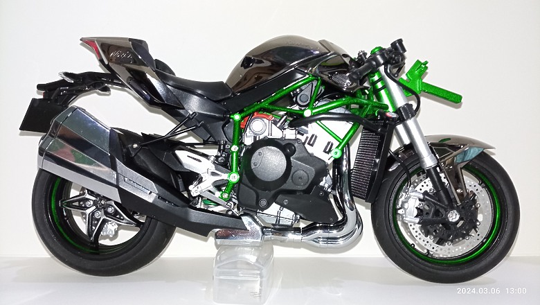 點我看大圖 【模型新手也能輕鬆組 Part1】MENG 1/9 KAWASAKI H2 悅色版 重機模型