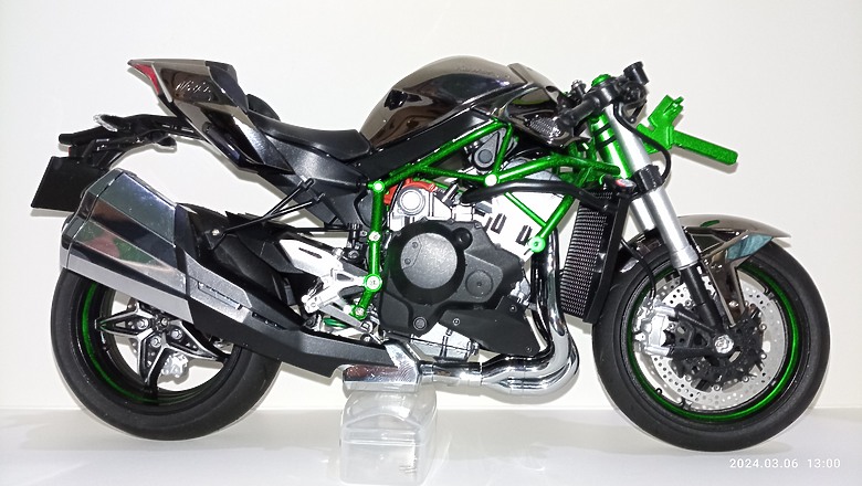 模型新手也能輕鬆組👌，MENG 1/9 KAWASAKI H2 悅色版 重機模型