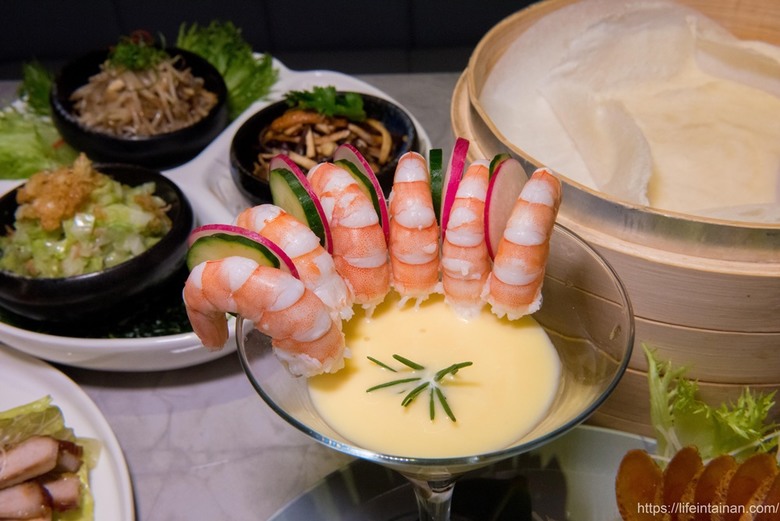 【臺南美食】清明期間限定4~6人份潤餅套餐(需預約),把烤鴨、烏魚子、海陸食材包進去,精緻型潤餅,還有平日外帶限定的外帶小鴨~玥圓坊潤餅三重奏 - 南人幫