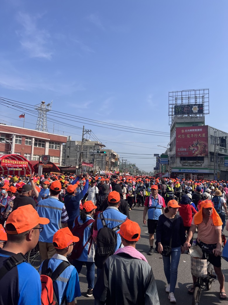 白沙屯媽祖繞境爽爽團