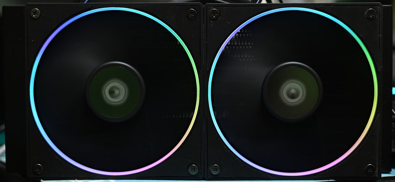 點我看大圖 ID-COOLING SL240一體式水冷散熱器開箱
