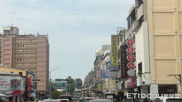 外牆斑駁連排透天厝變大樓,驚見房價不到3年漲2倍
