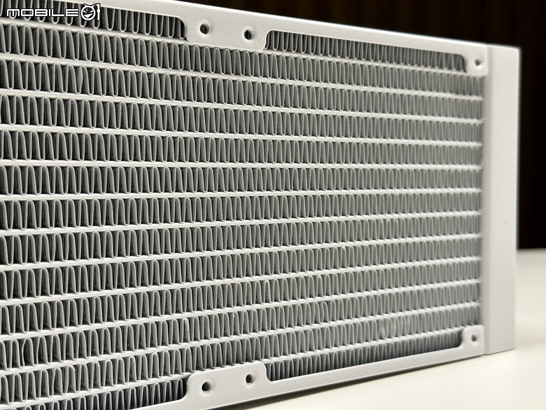創新、顏值及功能兼具 Arctic Liquid Freezer III 一體式水冷