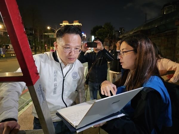 AI科技取締噪音車成效佳蘇俊賓帶超夯「草仔龜比薩」慰勉同仁