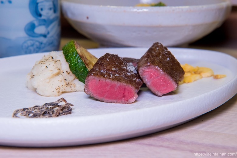【臺南美食】台南預約制無菜單料理，坐在板前看料理長現場製作割烹料理，提供板前座位及包廂空間~鮨本味 - 南人幫