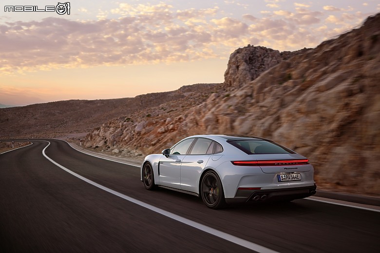 【國內新訊】Porsche Panamera 4S E-Hybrid開放接單,734萬元起、3.7秒加速破百!