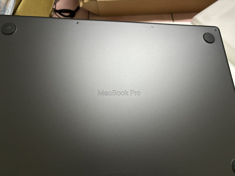 Macbook pro 16吋 M3 Pro太空黑 開箱啦 歡迎一起蓋大樓