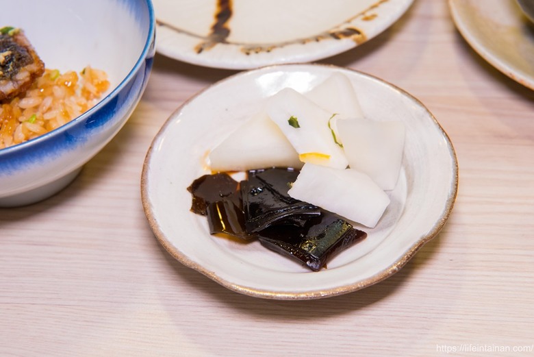 【臺南美食】台南預約制無菜單料理，坐在板前看料理長現場製作割烹料理，提供板前座位及包廂空間~鮨本味 - 南人幫