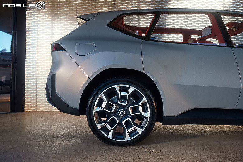 BMW 「Neue Klasse X」 全球首發直擊|滿滿黑科技的全新世代純電 SAV,2025年即將問世!