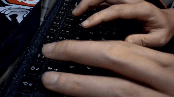 開箱｜【Targus 泰格斯】EcoSmart&trade; 鍵盤（AKB868US） - 配置太陽能板體驗光的力量，超推薦放辦公室的高級鍵盤！