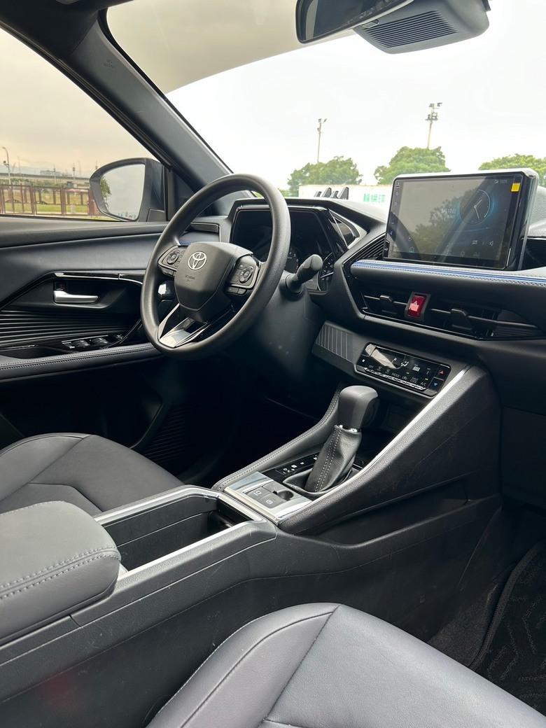 iRent的 YARIS CROSS 開箱