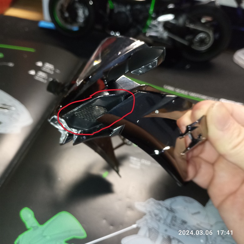 點我看大圖 【模型新手也能輕鬆組 Part1】MENG 1/9 KAWASAKI H2 悅色版 重機模型