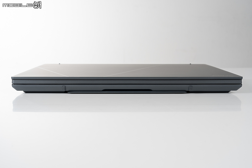 ASUS Zenbook DUO (2024) UX8406 測試報告｜保有最佳行動效能與續航的雙螢幕筆電