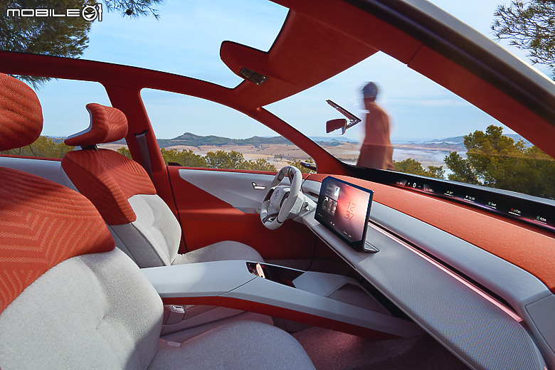 BMW 「Neue Klasse X」 全球首發直擊|滿滿黑科技的全新世代純電 SAV,2025年即將問世!