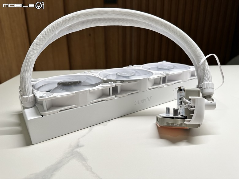 創新、顏值及功能兼具 Arctic Liquid Freezer III 一體式水冷
