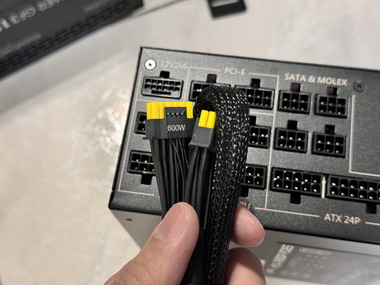 點我看大圖 換我遇到 MSI Suprim Liquid X 4090接頭燒毀(持續更新)