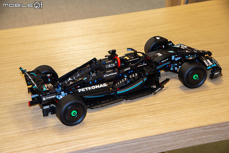 【開箱】LEGO 樂高三款 F1 賽車作品實拍：10330 McLaren MP4/4、42165/42171賓士W14 E Performance！