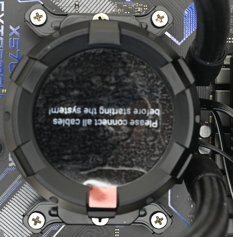 點我看大圖 ID-COOLING SL240一體式水冷散熱器開箱