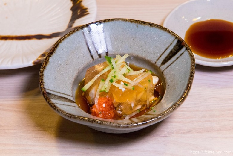 【臺南美食】台南預約制無菜單料理，坐在板前看料理長現場製作割烹料理，提供板前座位及包廂空間~鮨本味 - 南人幫
