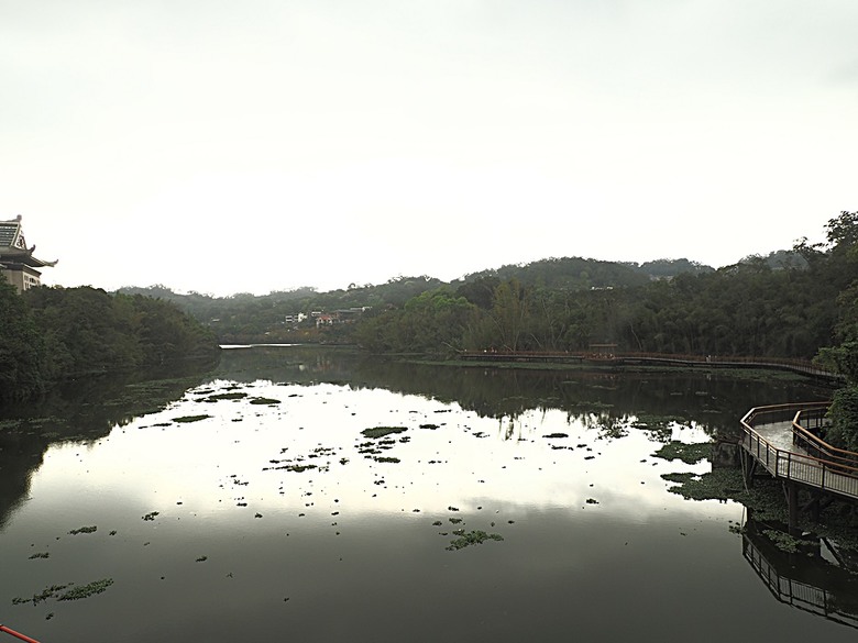 峨眉湖步道、細茅埔吊橋、富興老街、大自然文化世界、世界幸福咖啡總店-快樂咖啡坊，外掛關西一銀麵 — 浪漫臺三線之新竹峨眉湖半日行旅